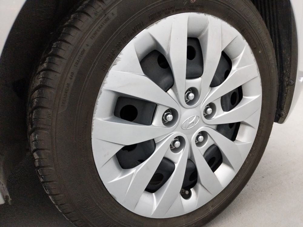 2017 Hyundai Elantra - Wheel