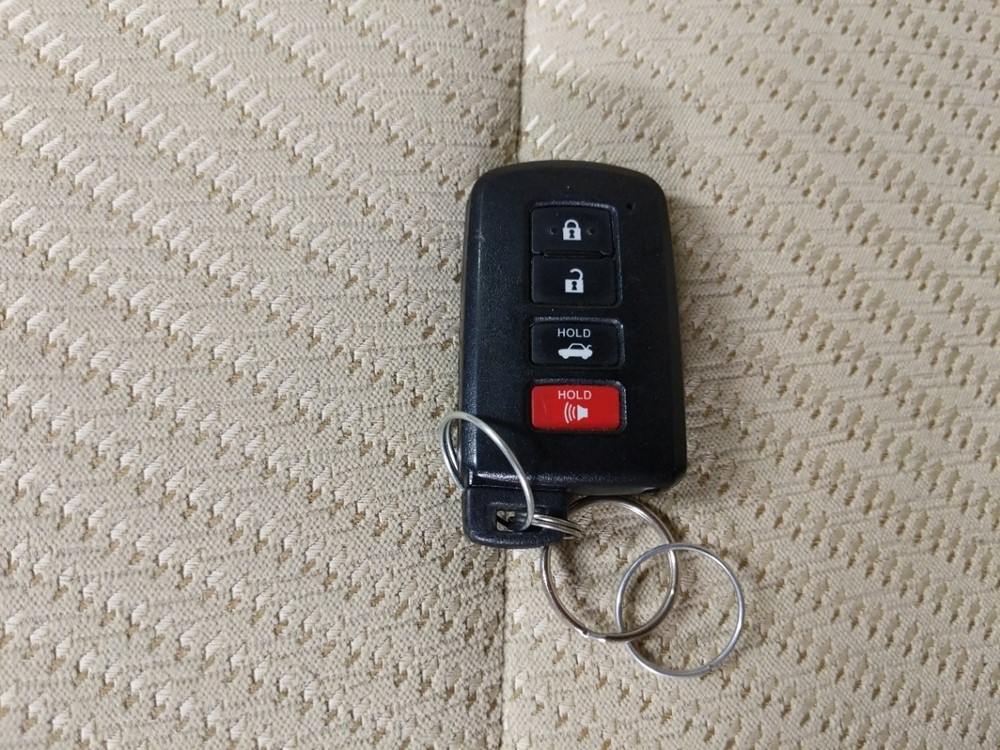 2016 Toyota Camry - Keys