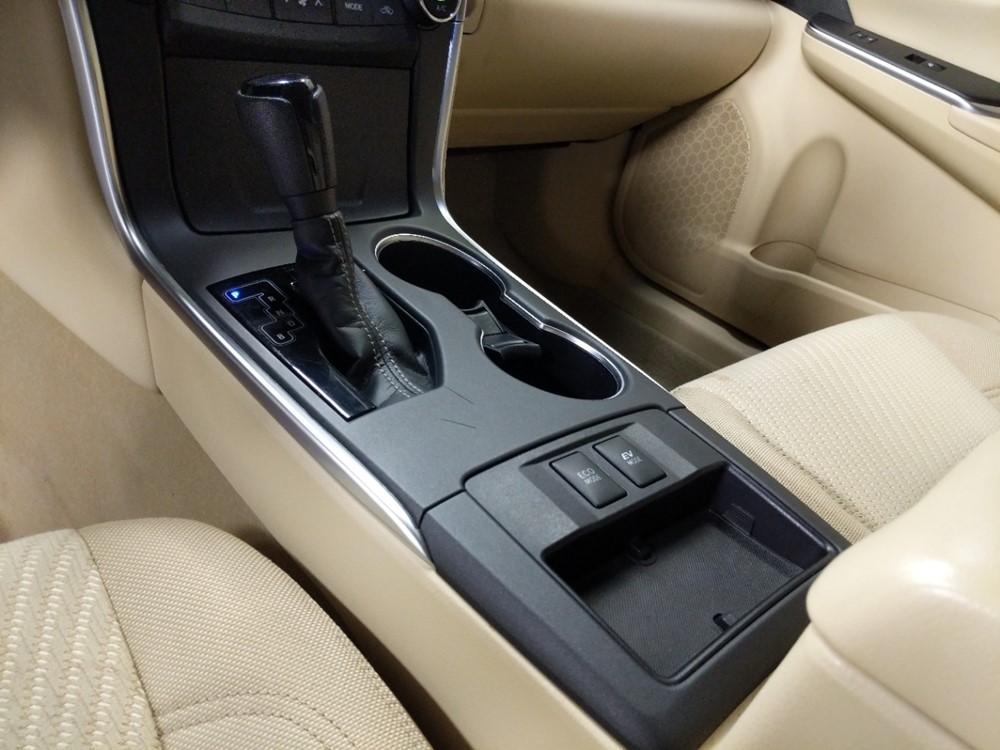 2016 Toyota Camry - Center Console/Cup Holders