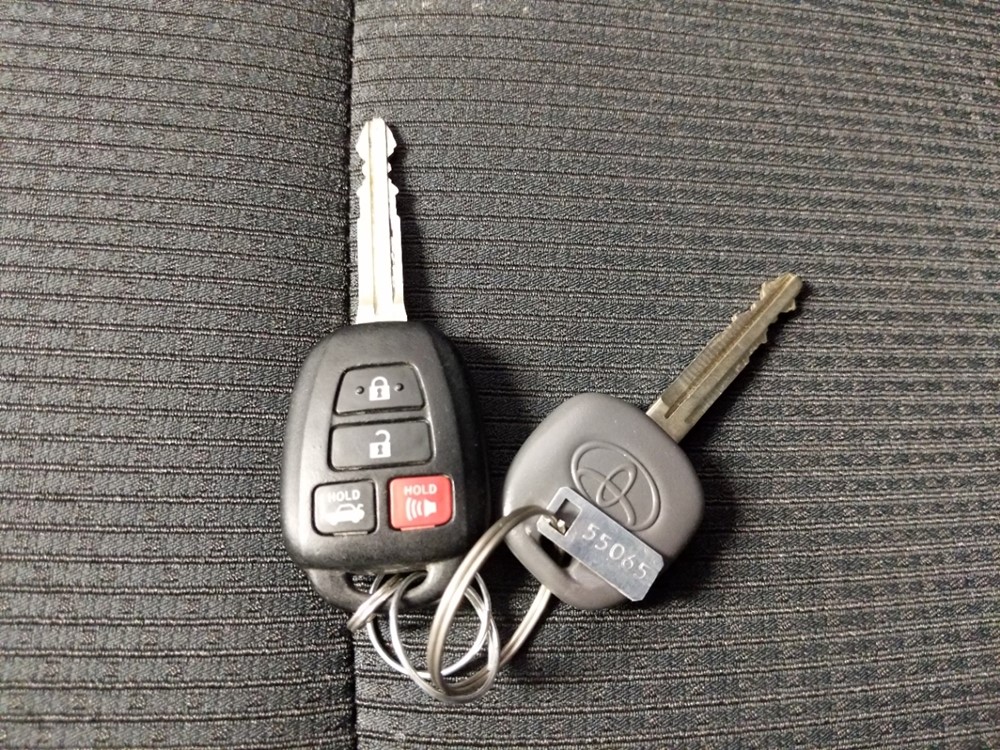2017 Toyota Camry - Keys