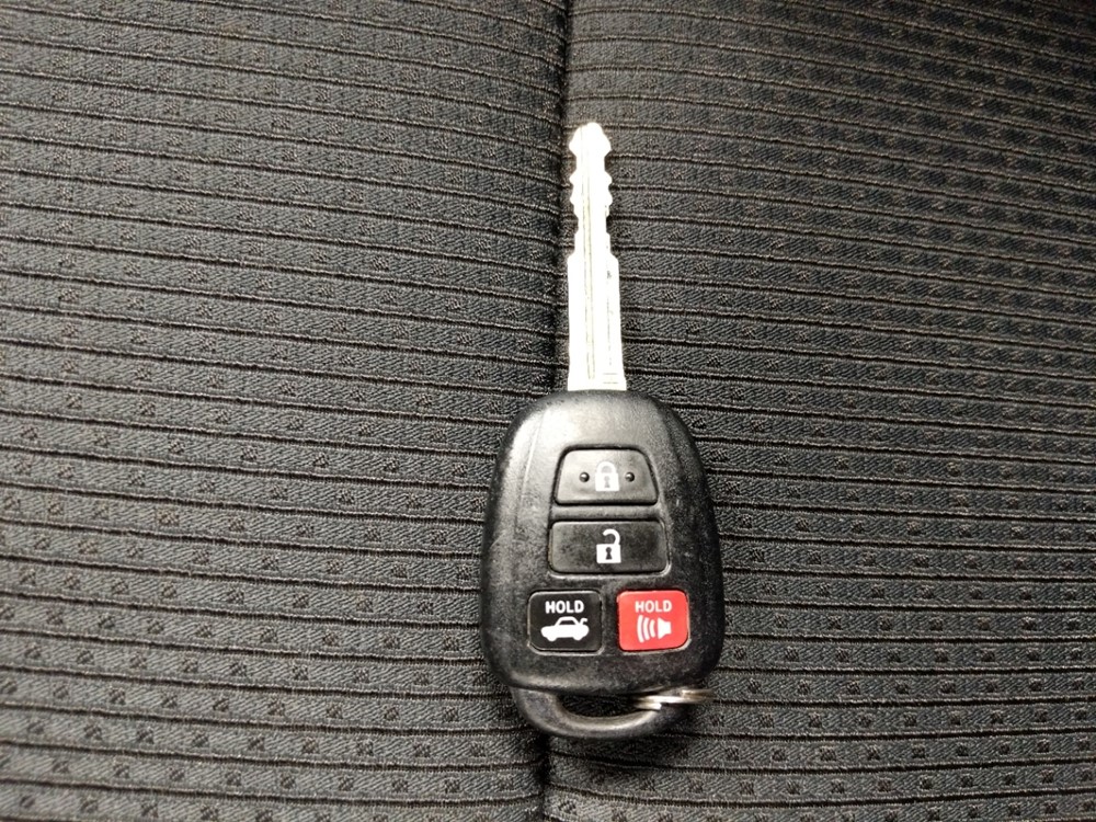 2016 Toyota Camry - Keys