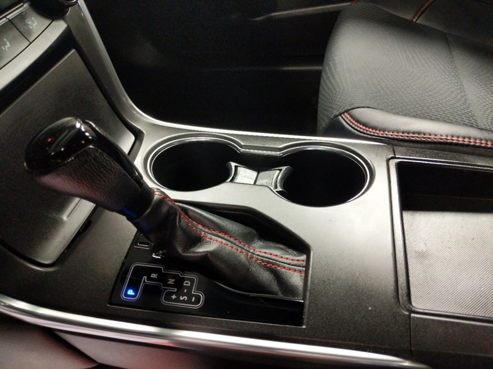 2016 Toyota Camry - Center Console/Cup Holders