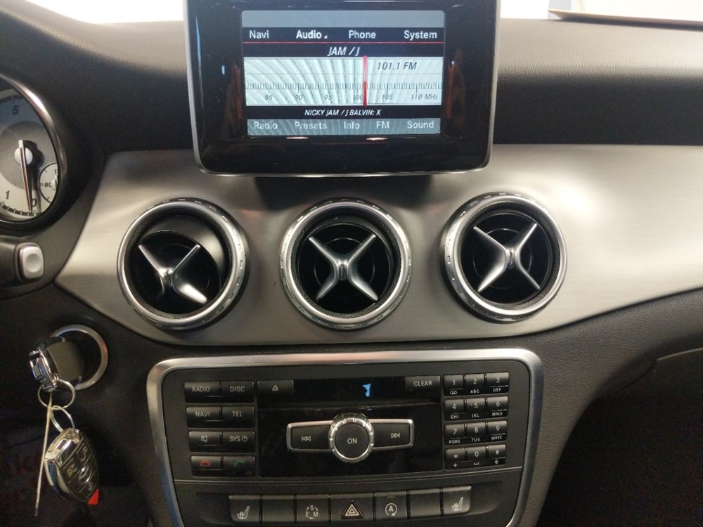 2015 Mercedes-Benz GLA250 - Stereo Package