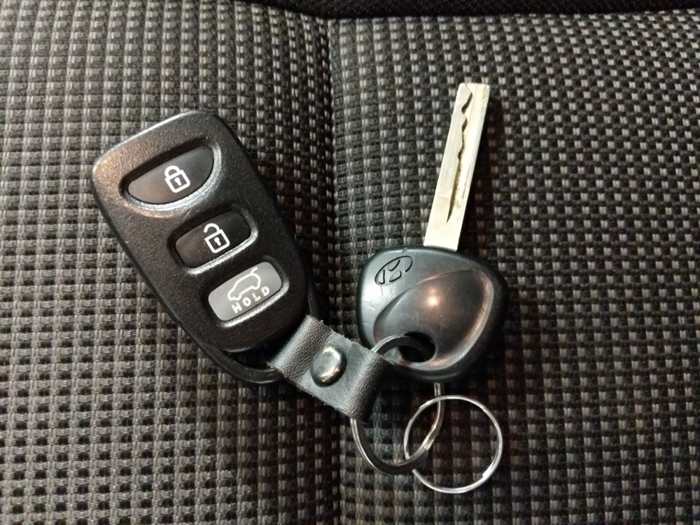 2016 Hyundai Elantra - Keys