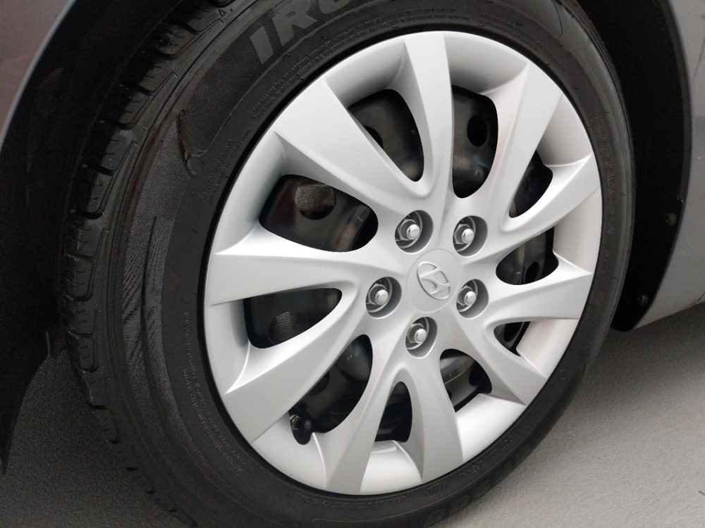 2016 Hyundai Elantra - Wheel