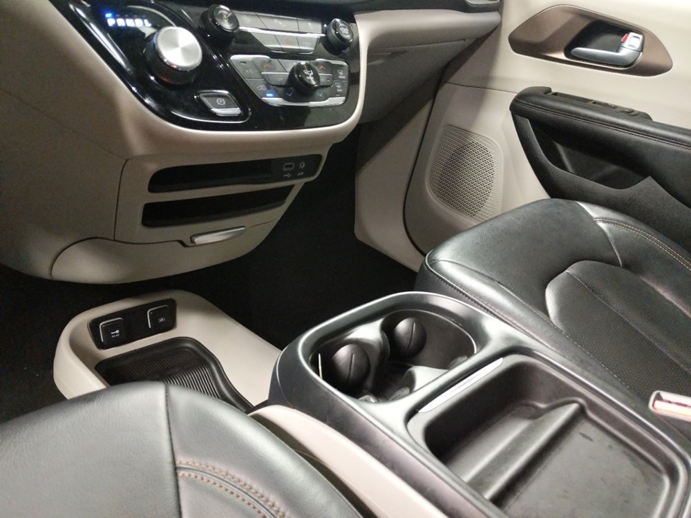2018 Chrysler Pacifica - Center Console/Cup Holders