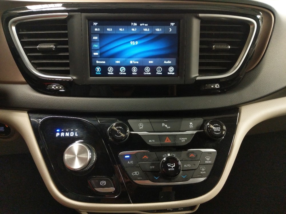 2018 Chrysler Pacifica - Stereo Package