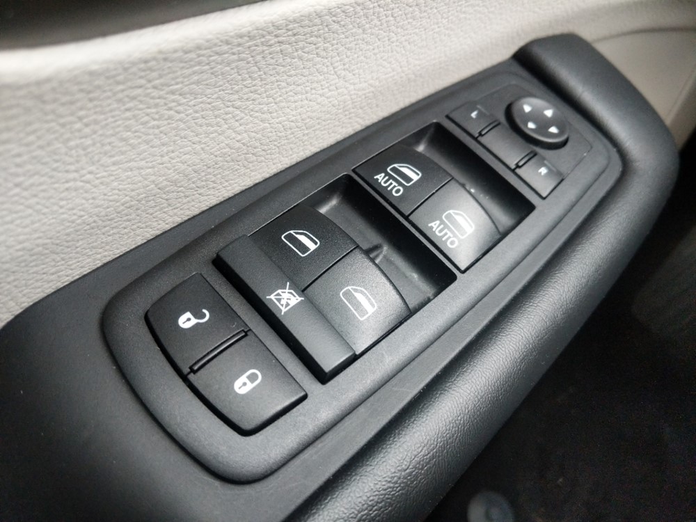 2018 Chrysler Pacifica - Driver Power Windows/Lock Control
