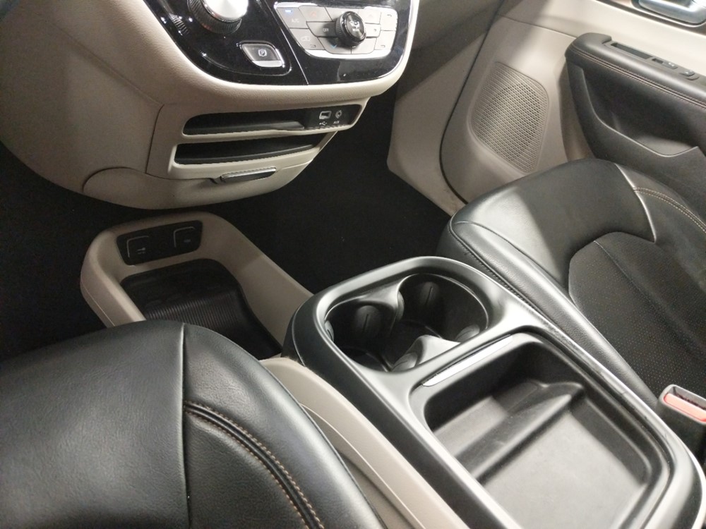 2018 Chrysler Pacifica - Center Console/Cup Holders