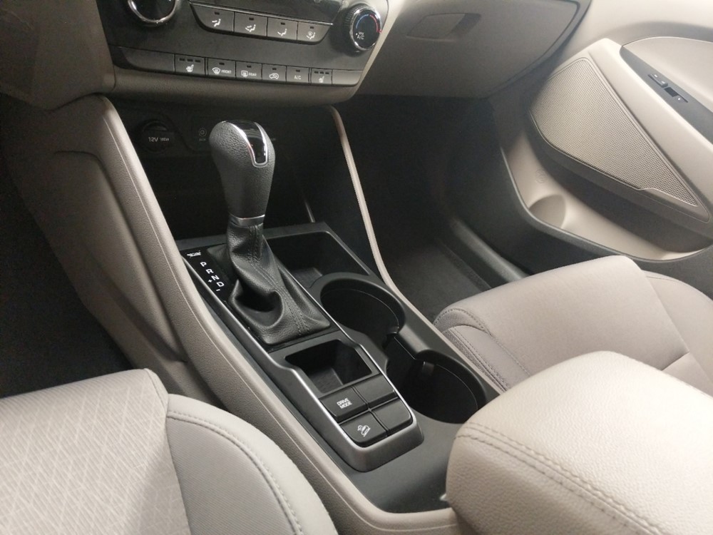 2018 Hyundai Tucson - Center Console/Cup Holders
