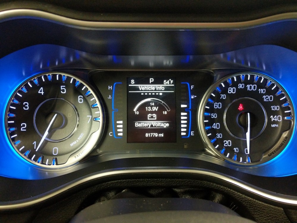 2016 Chrysler 200 - Odometer Close Up
