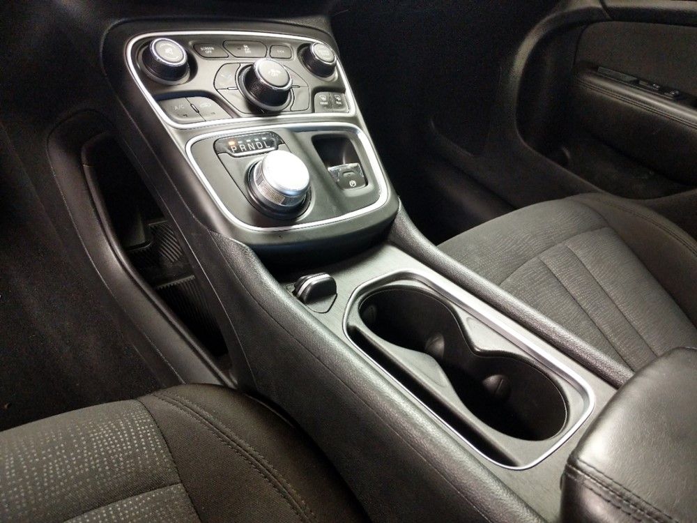2016 Chrysler 200 - Center Console/Cup Holders