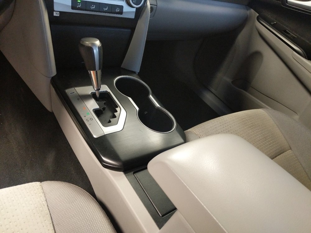 2014 Toyota Camry - Center Console/Cup Holders