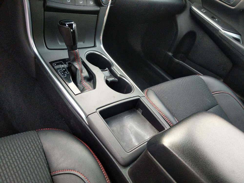 2017 Toyota Camry - Center Console/Cup Holders