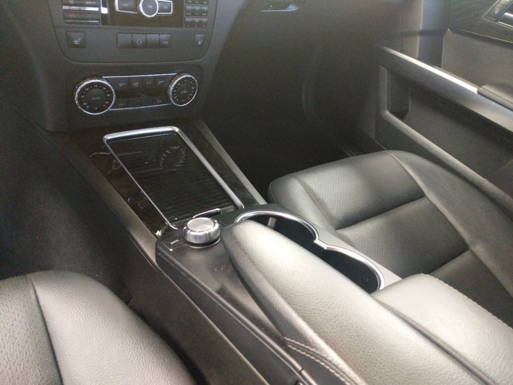2015 Mercedes-Benz GLK350 - Center Console/Cup Holders