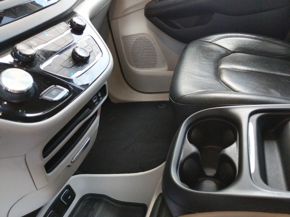 2018 Chrysler Pacifica - Center Console/Cup Holders