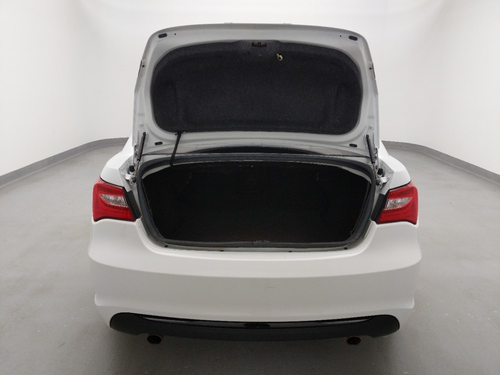 2013 Chrysler 200 - Trunk
