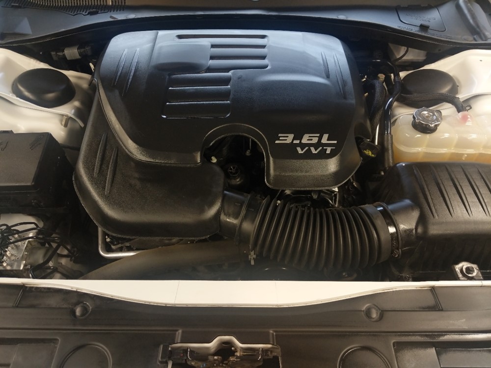 2018 Chrysler 300 - Engine