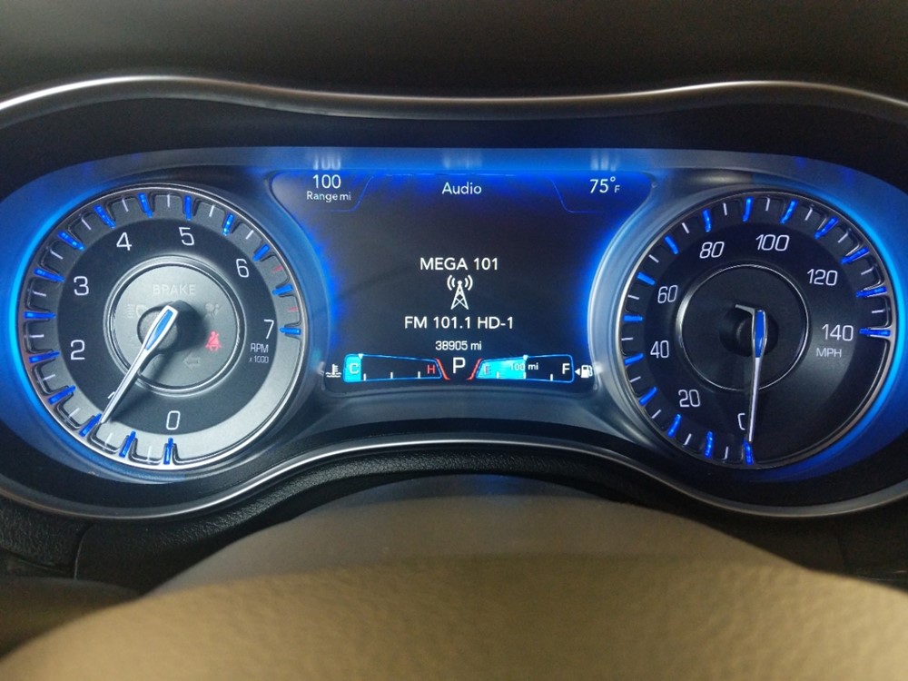 2018 Chrysler 300 - Odometer Close Up