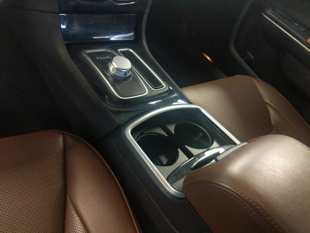 2018 Chrysler 300 - Center Console/Cup Holders