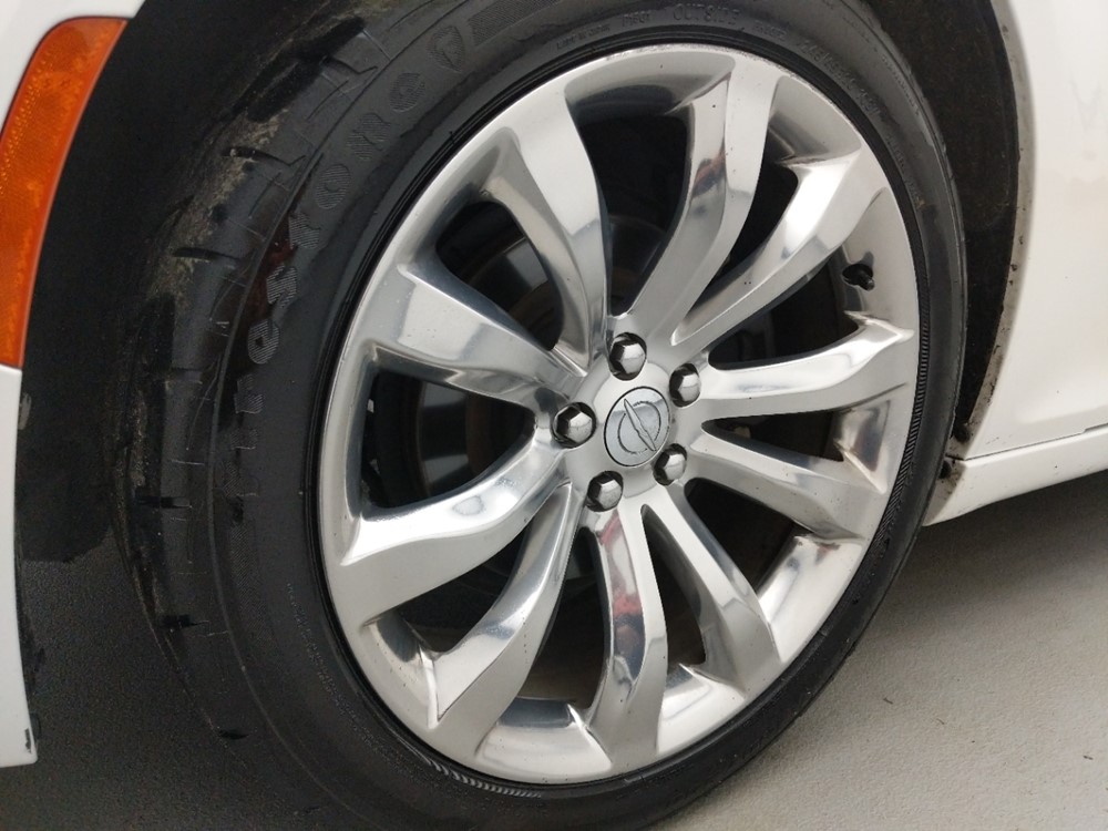2018 Chrysler 300 - Wheel