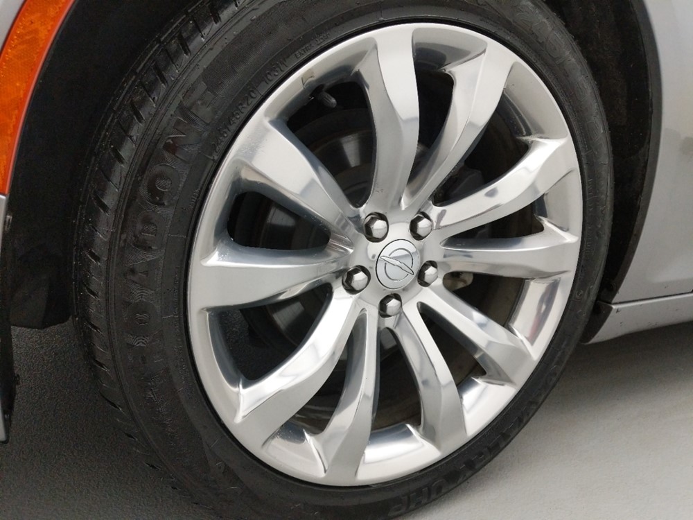 2018 Chrysler 300 - Wheel