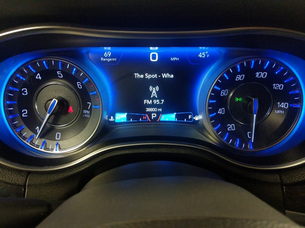 2018 Chrysler 300 - Odometer Close Up