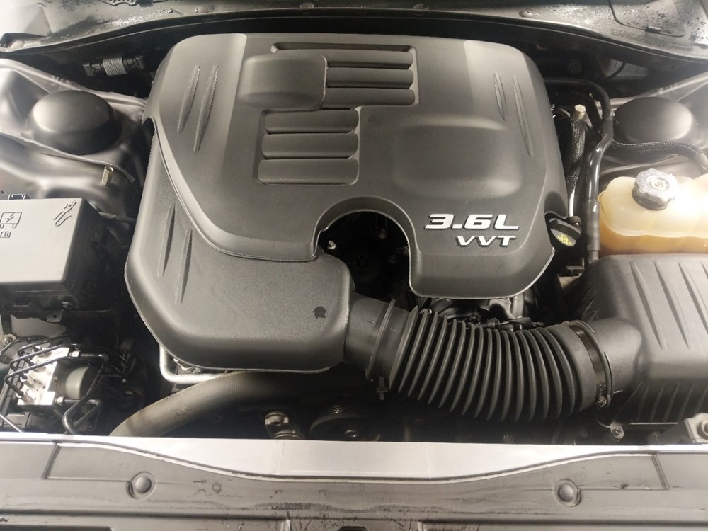 2018 Chrysler 300 - Engine