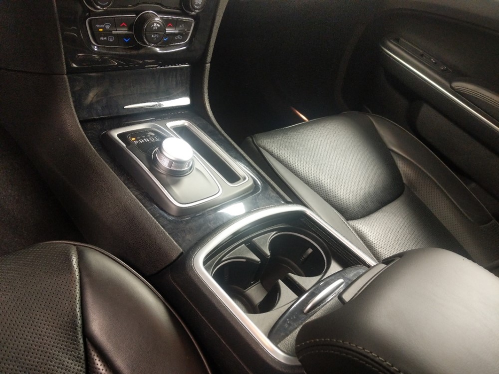2018 Chrysler 300 - Center Console/Cup Holders