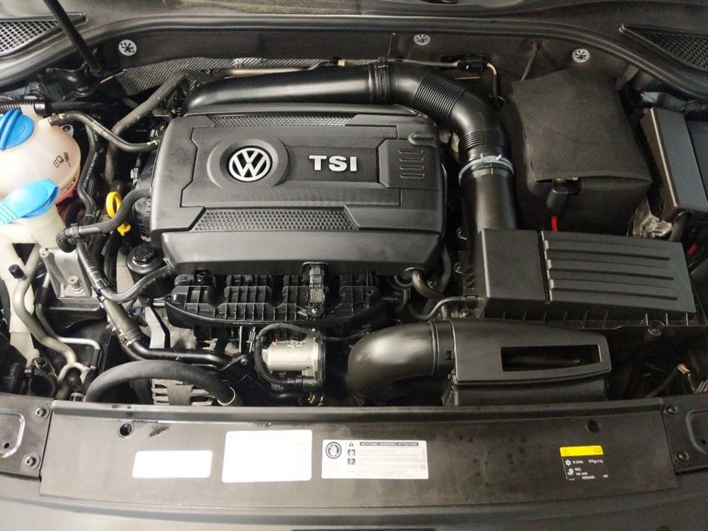 2016 Volkswagen Passat - Engine