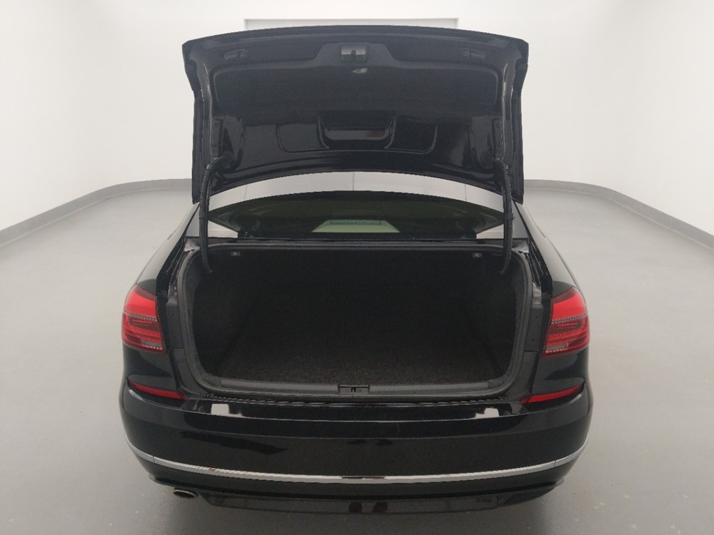 2016 Volkswagen Passat - Trunk