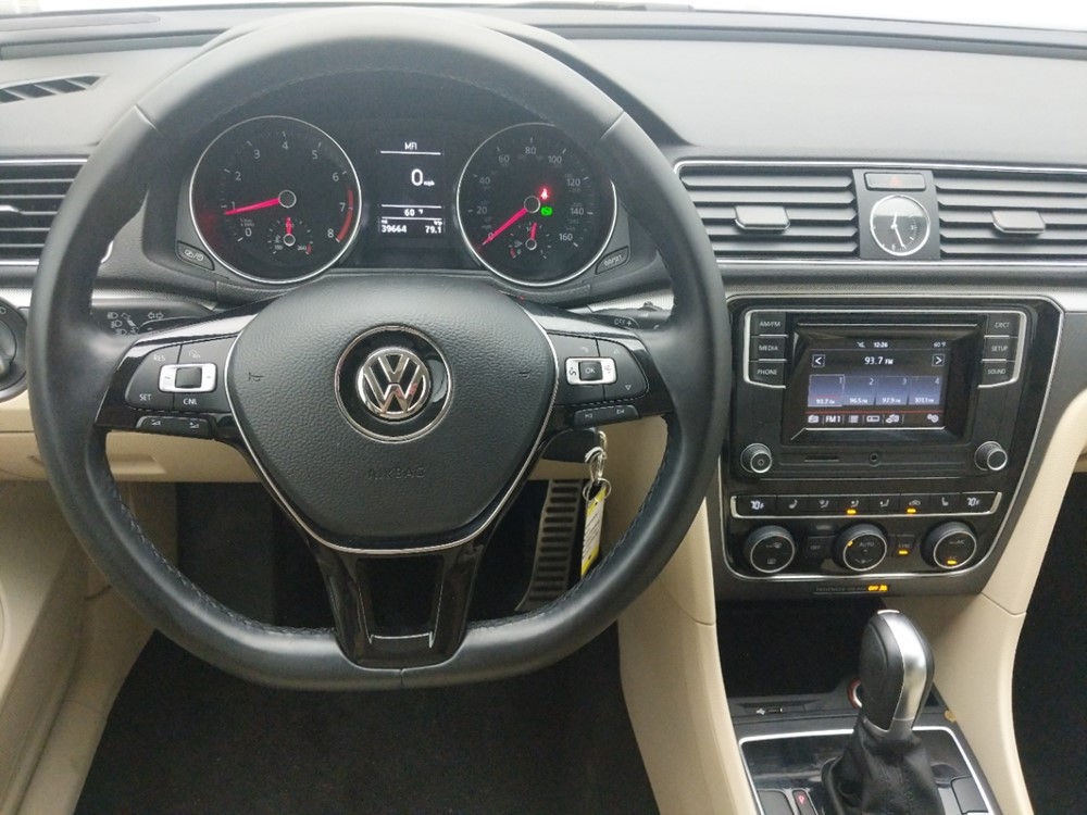 2016 Volkswagen Passat - Driver Dash