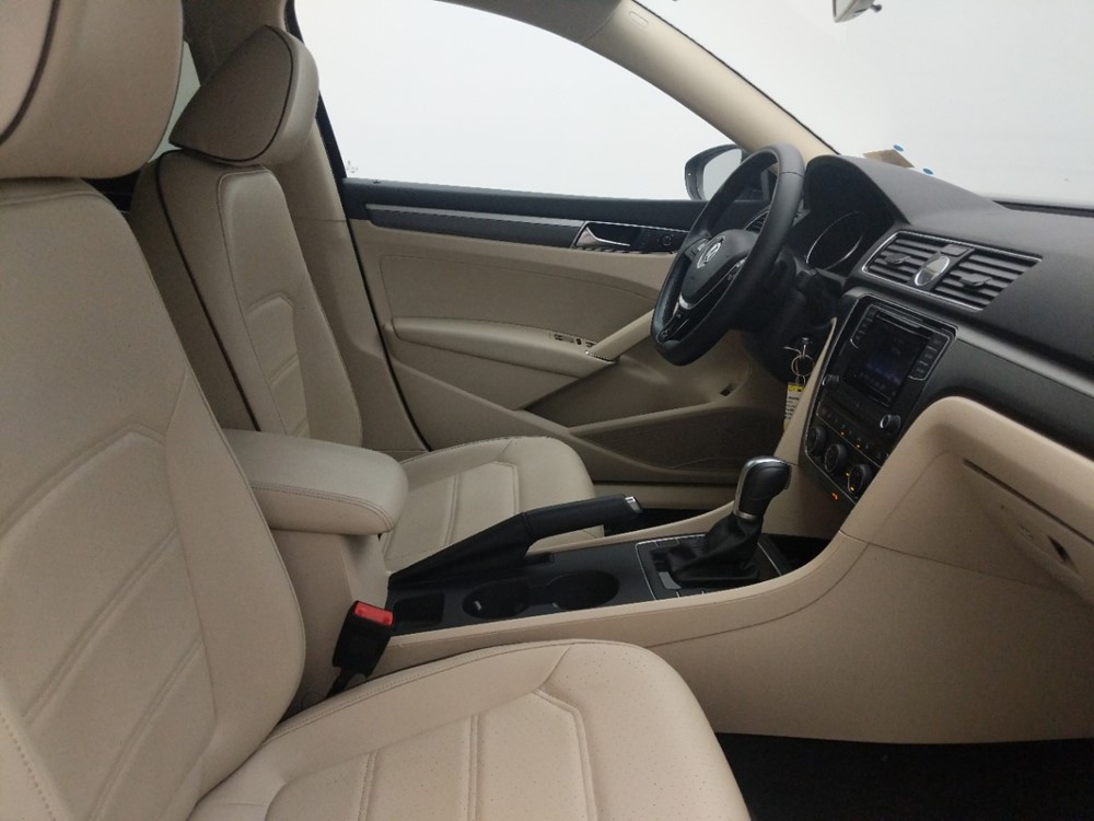 2016 Volkswagen Passat - Passenger Front Seat