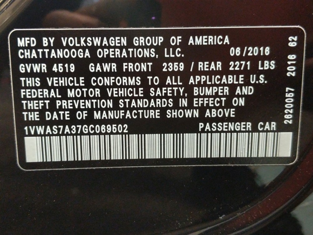 2016 Volkswagen Passat - VIN Plate