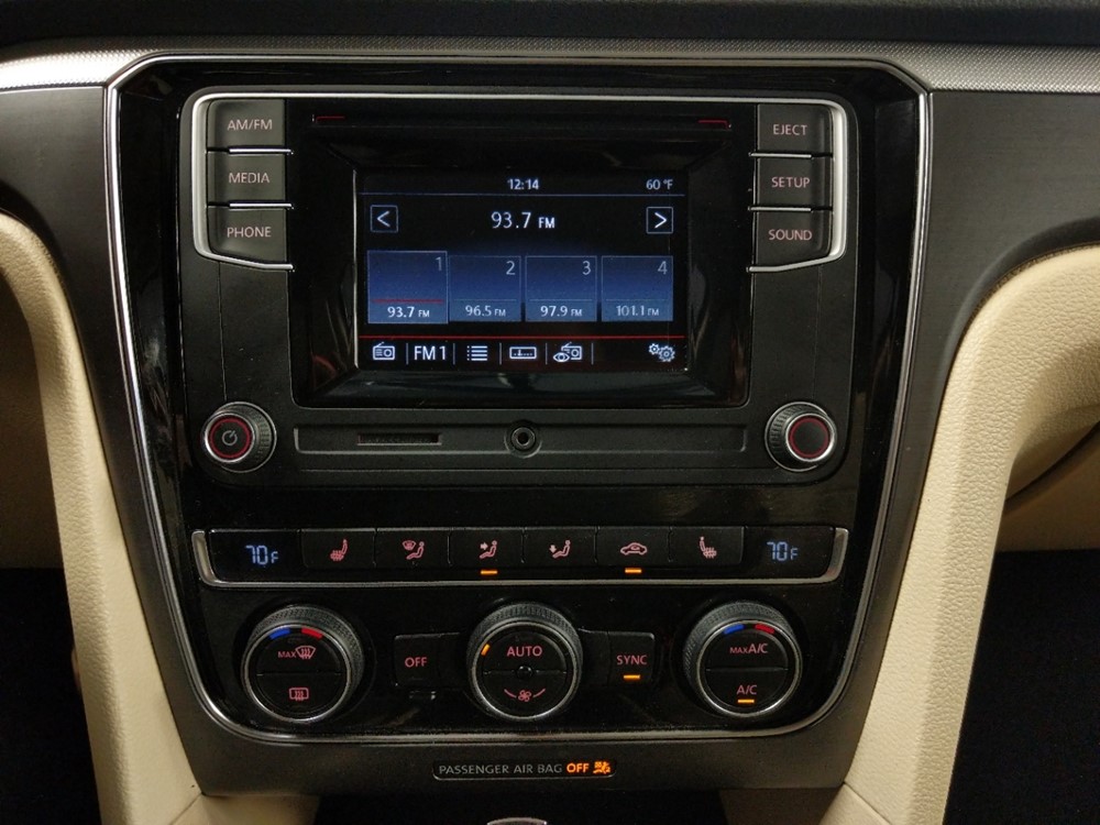 2016 Volkswagen Passat - Stereo Package