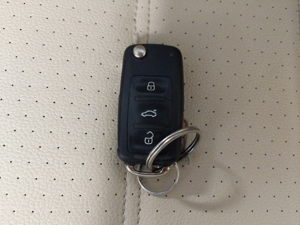2016 Volkswagen Passat - Keys