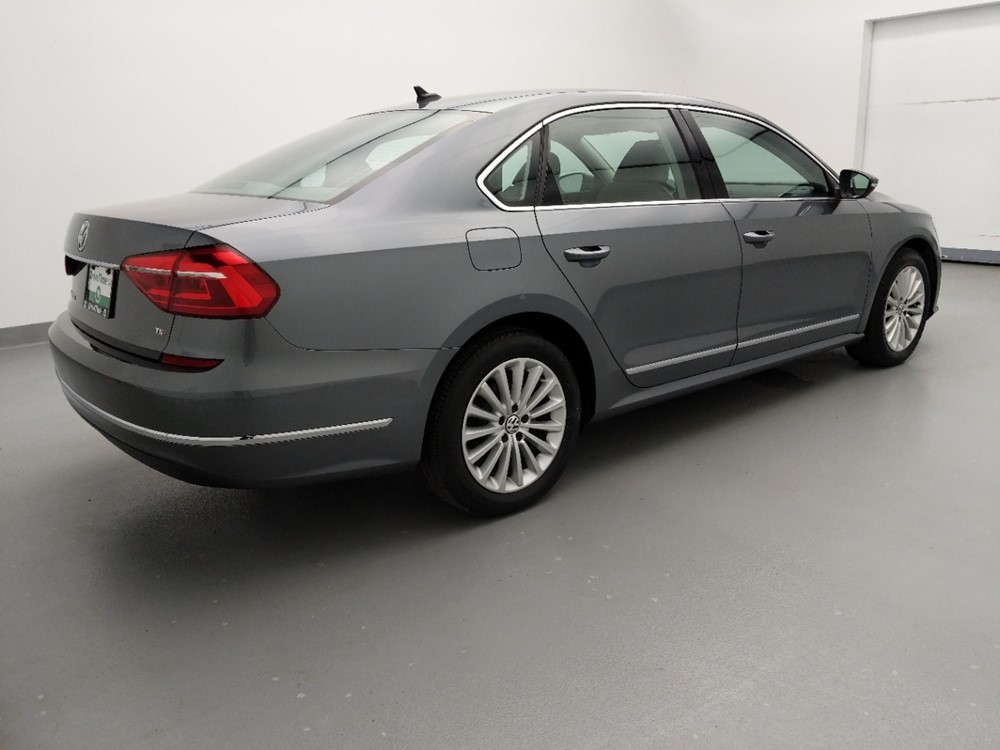 2016 Volkswagen Passat - Passenger Rear Side