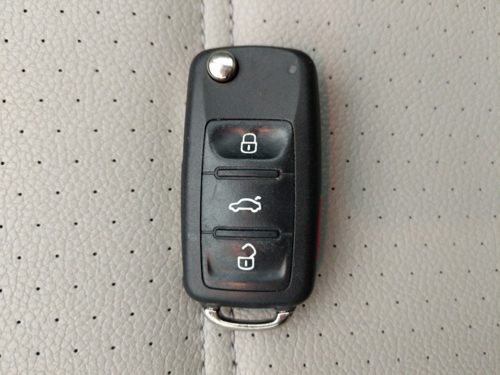 2016 Volkswagen Passat - Keys