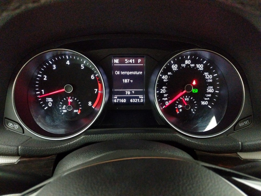 2016 Volkswagen Passat - Odometer Close Up