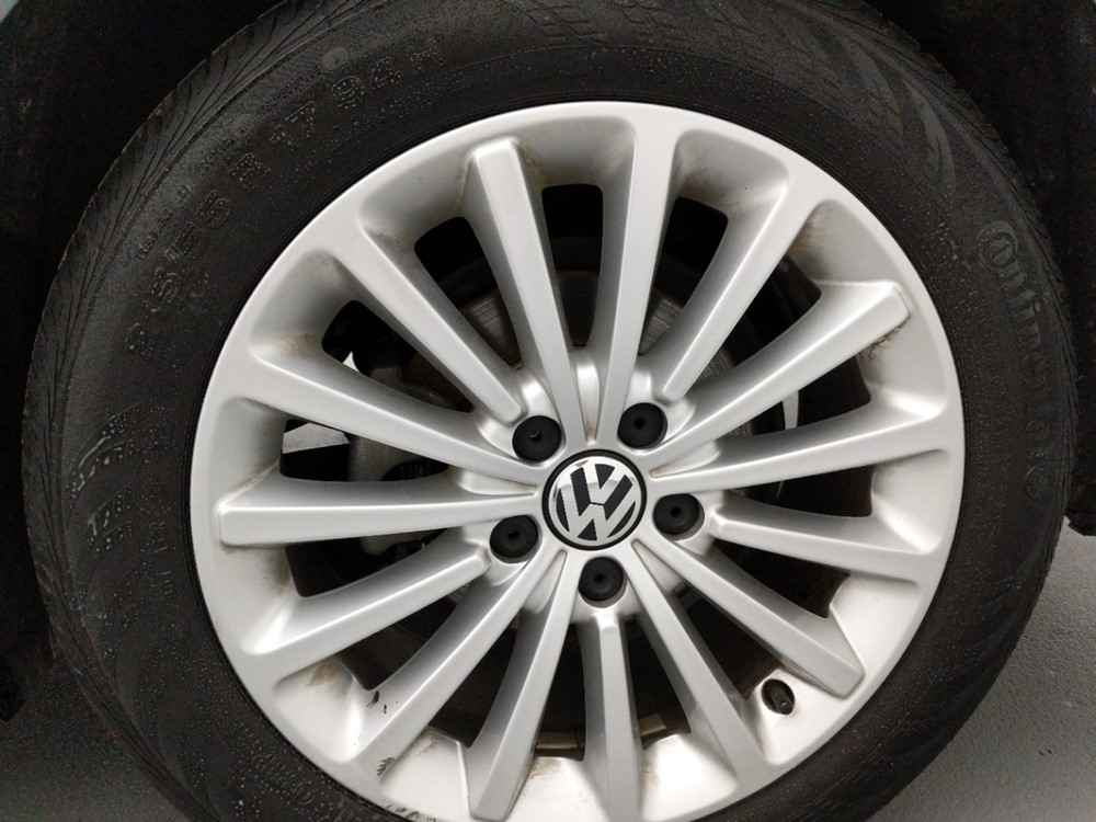 2016 Volkswagen Passat - Wheel