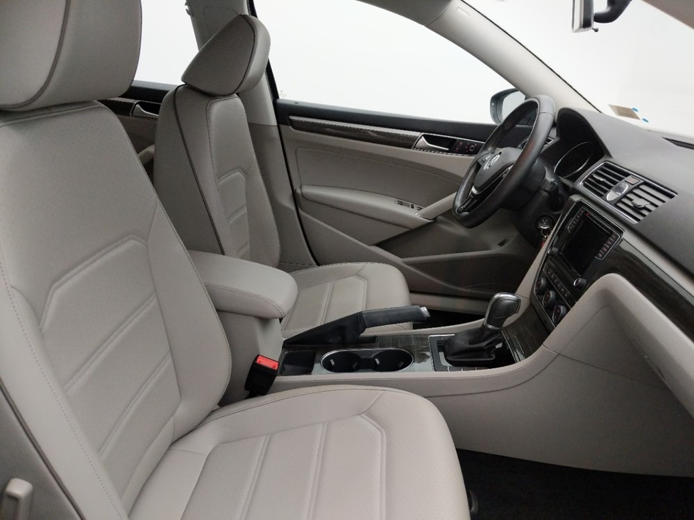 2016 Volkswagen Passat - Passenger Front Seat