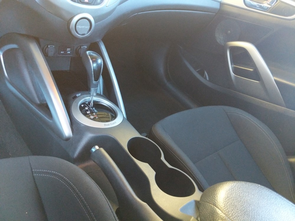 2016 Hyundai Veloster - Center Console/Cup Holders