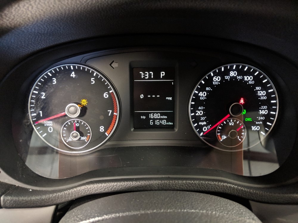 2015 Volkswagen Passat - Odometer Close Up