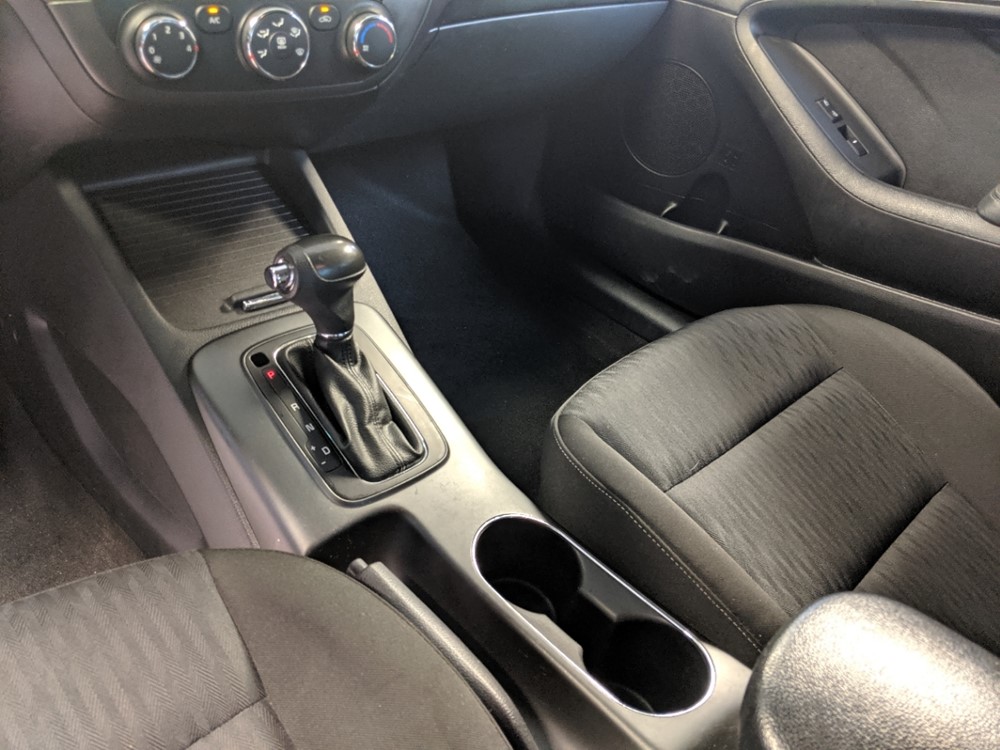 2016 Kia Forte - Center Console/Cup Holders