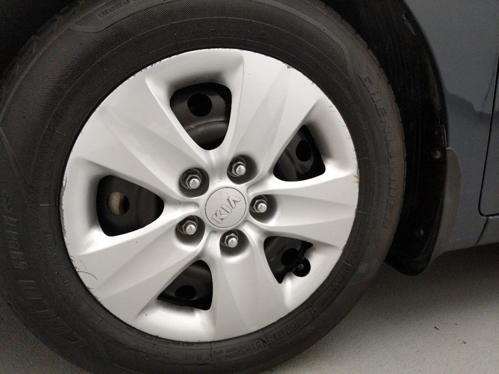 2016 Kia Forte - Wheel