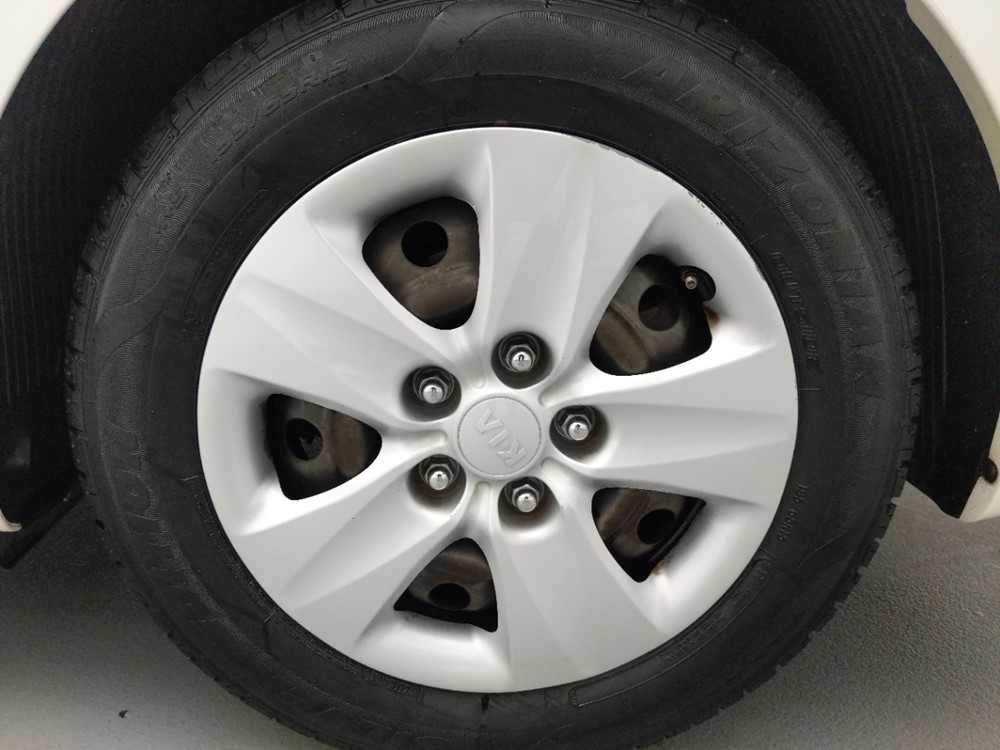2016 Kia Forte - Wheel
