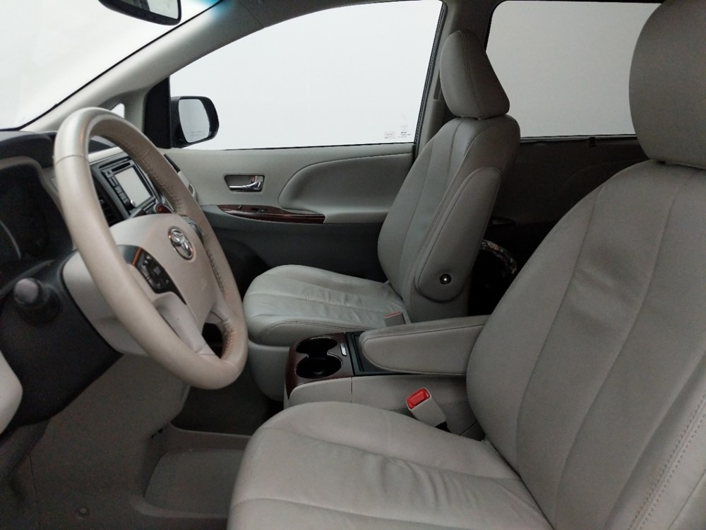 2013 Toyota Sienna - Driver Front Seat