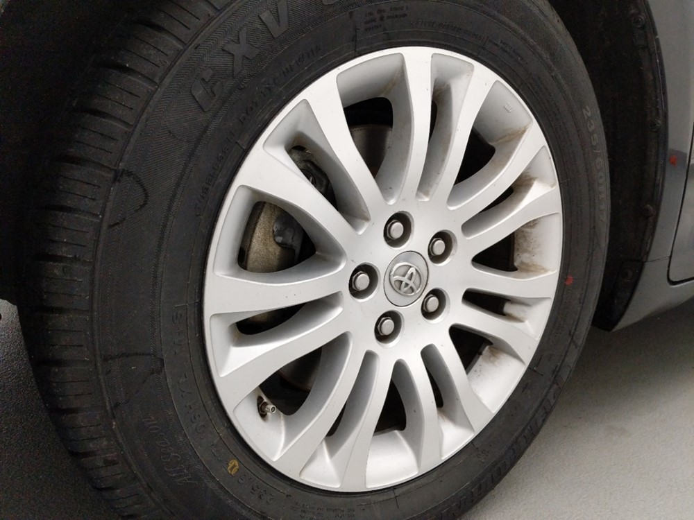 2013 Toyota Sienna - Wheel