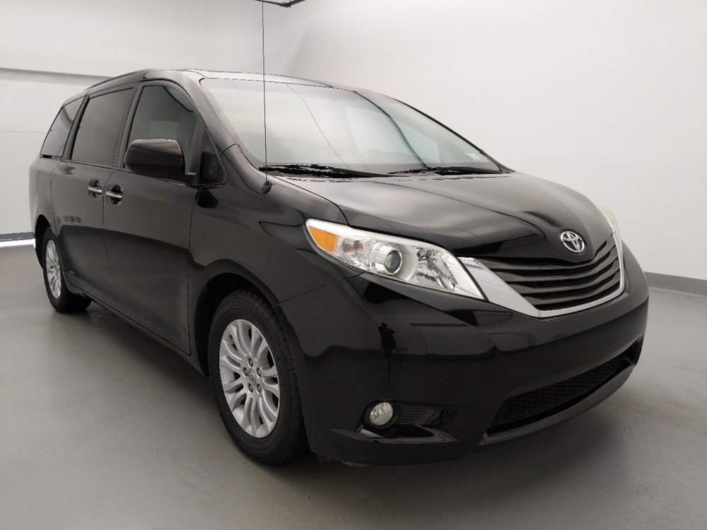 2013 Toyota Sienna - Passenger Front Bumper