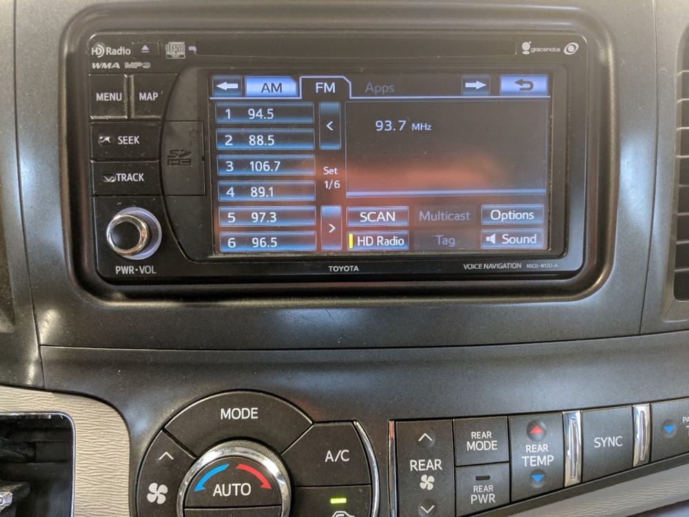 2013 Toyota Sienna - Stereo Package